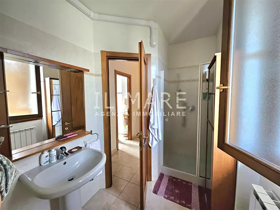 Immagine 16 di Villetta a schiera in vendita  a Massa