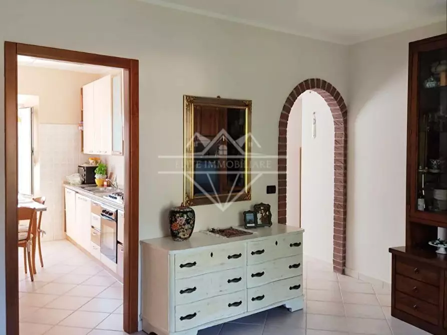 Immagine 1 di Appartamento in vendita  a Massa