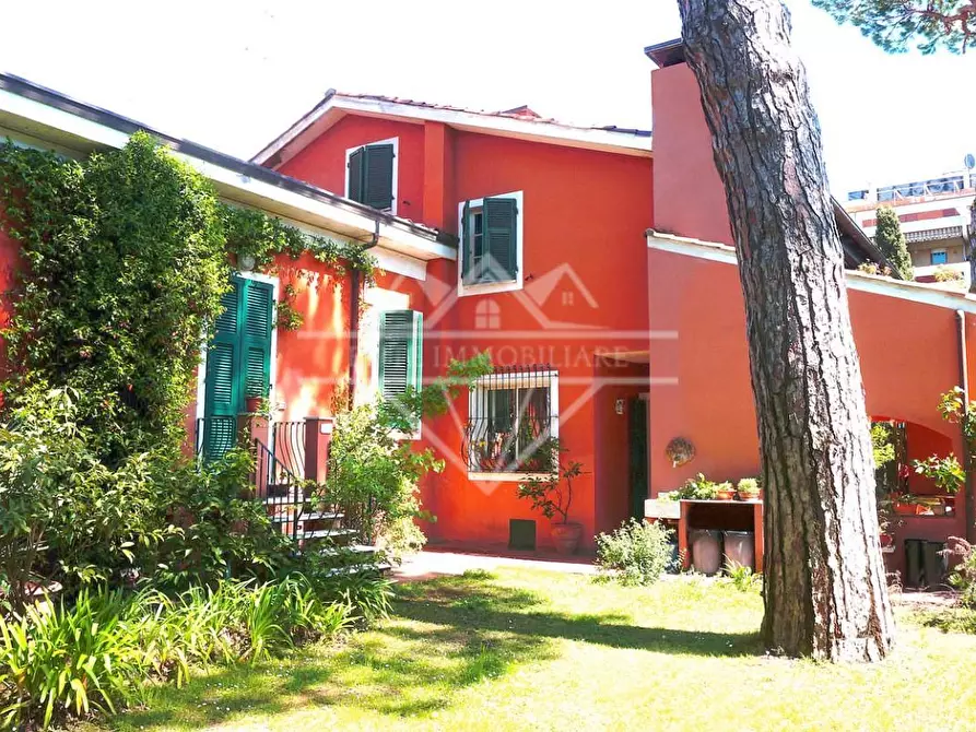 Immagine 4 di Villa in affitto  a Carrara