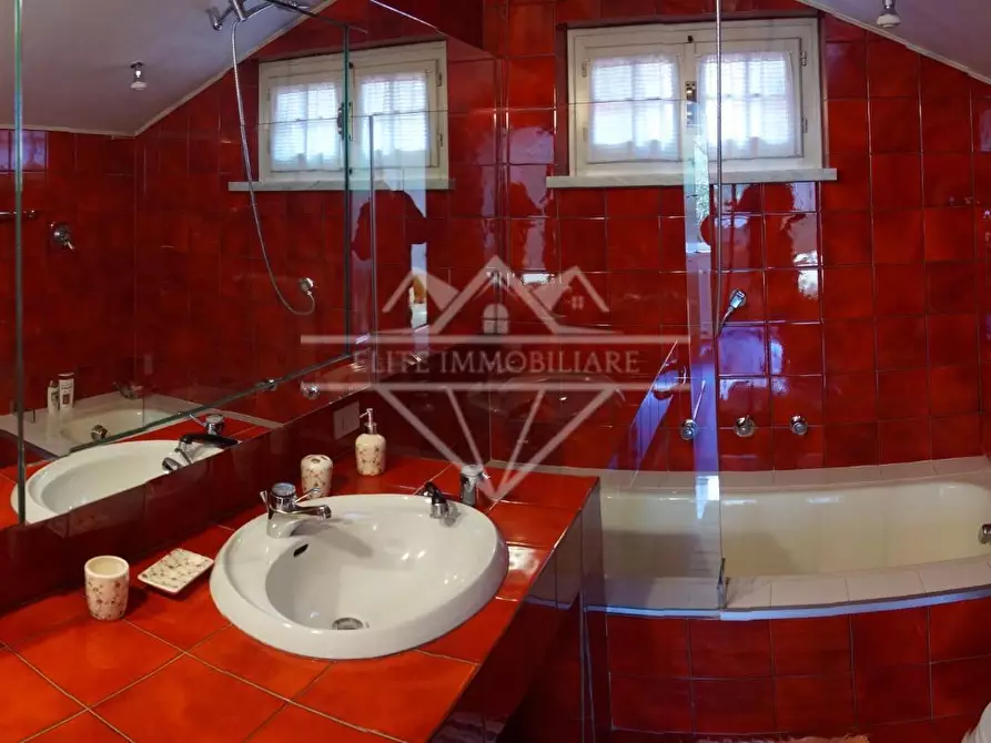 Immagine 22 di Villa in affitto  a Carrara