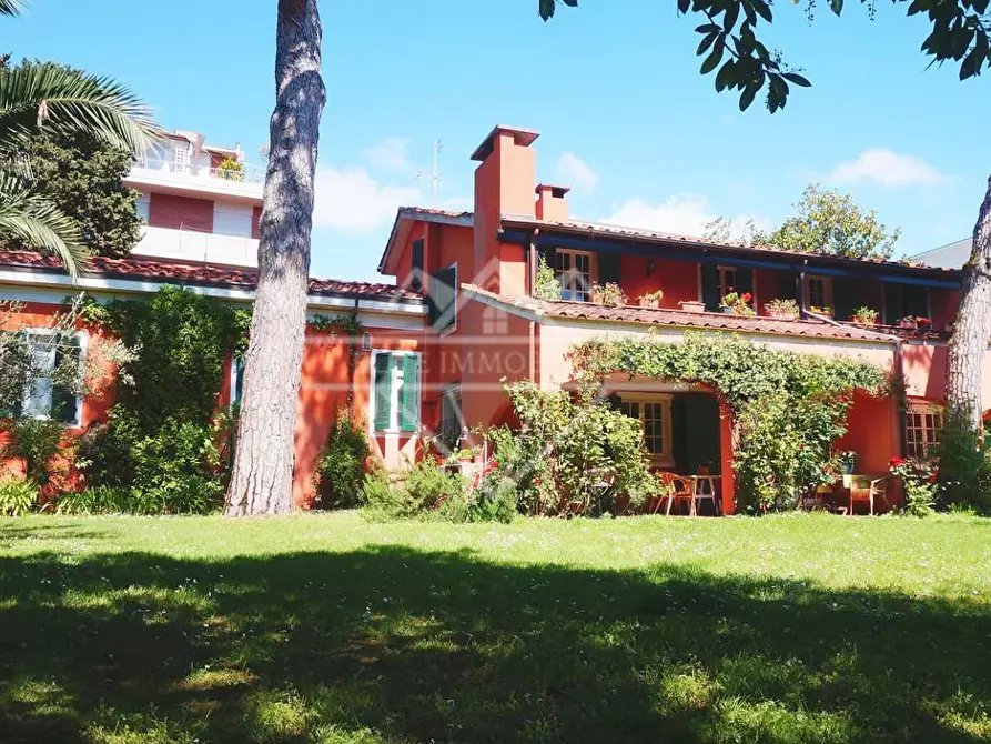 Immagine 3 di Villa in affitto  a Carrara