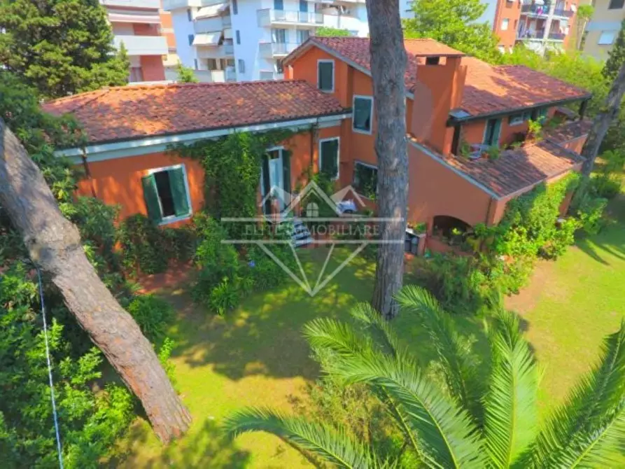 Immagine 5 di Villa in affitto  a Carrara