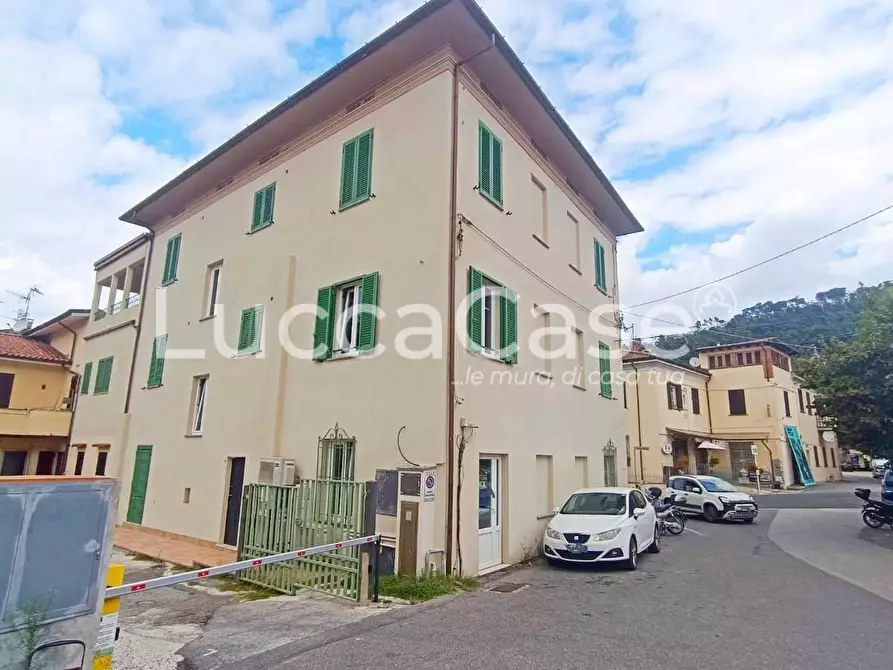 Immagine 13 di Locale commerciale in affitto  a Massarosa