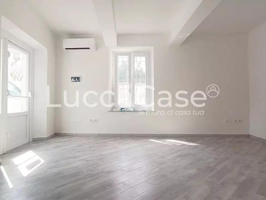 Immagine 10 di Locale commerciale in affitto  a Massarosa