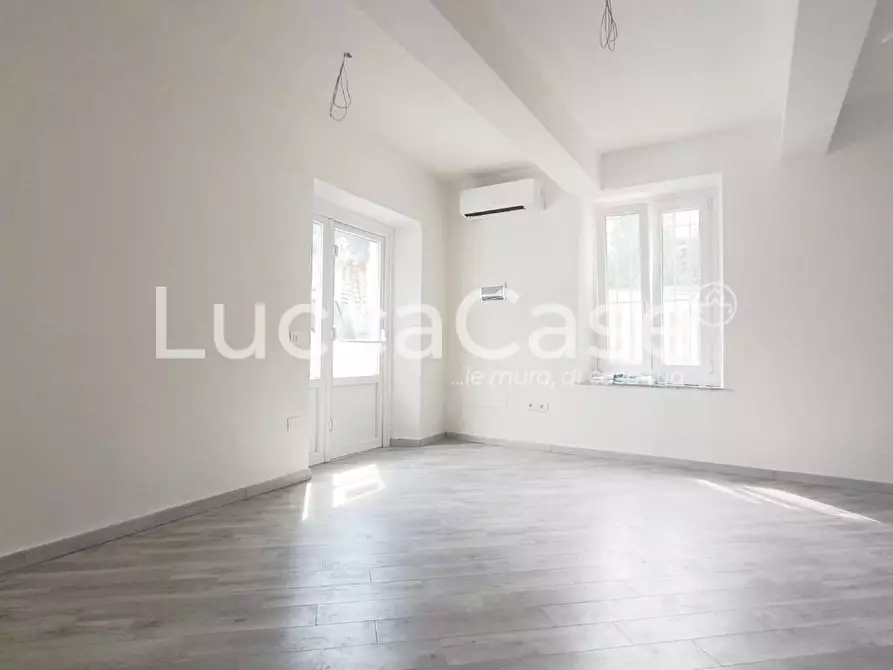 Immagine 6 di Locale commerciale in affitto  a Massarosa