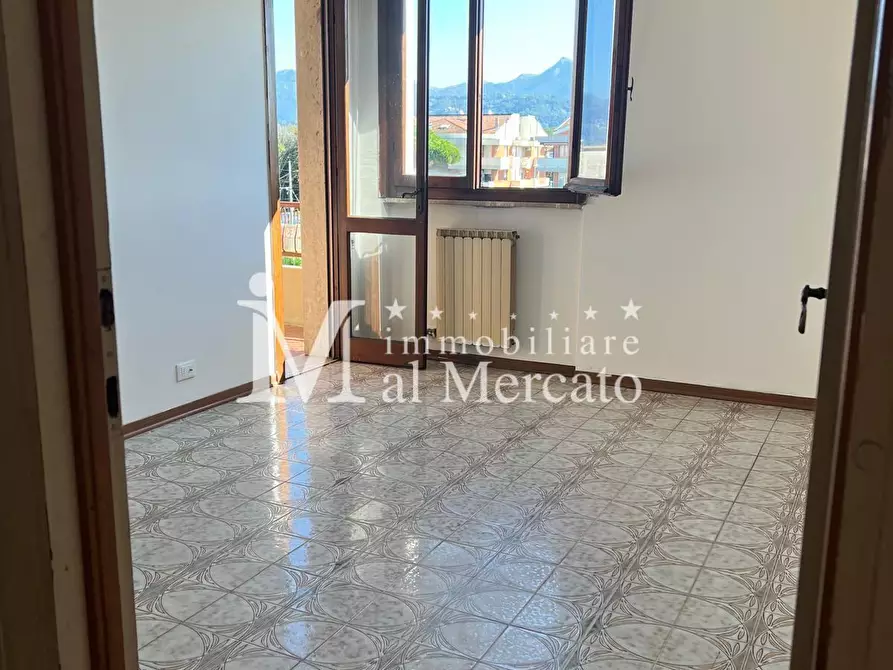 Immagine 4 di Appartamento in vendita  a Viareggio