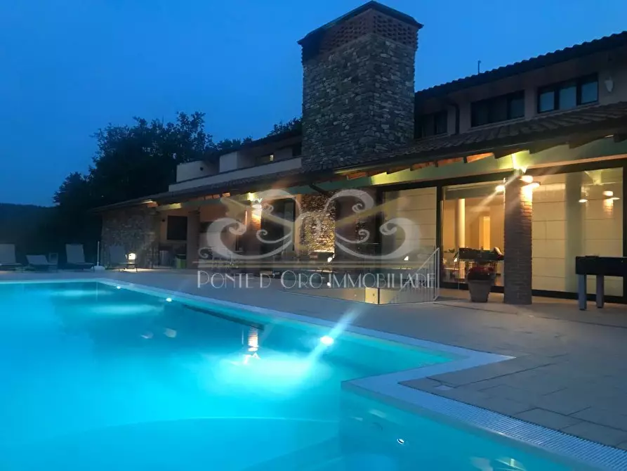 Immagine 1 di Villa in vendita  a Piazza Al Serchio