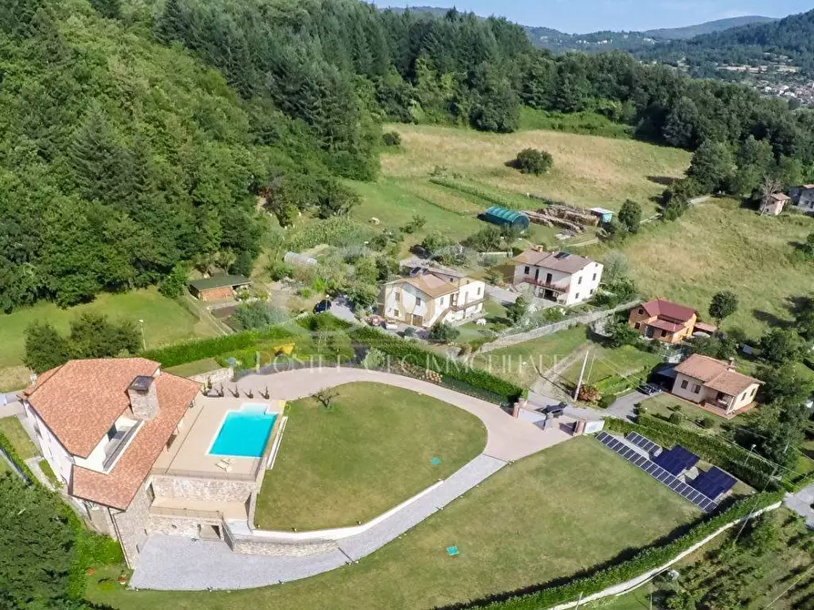 Immagine 25 di Villa in vendita  a Piazza Al Serchio
