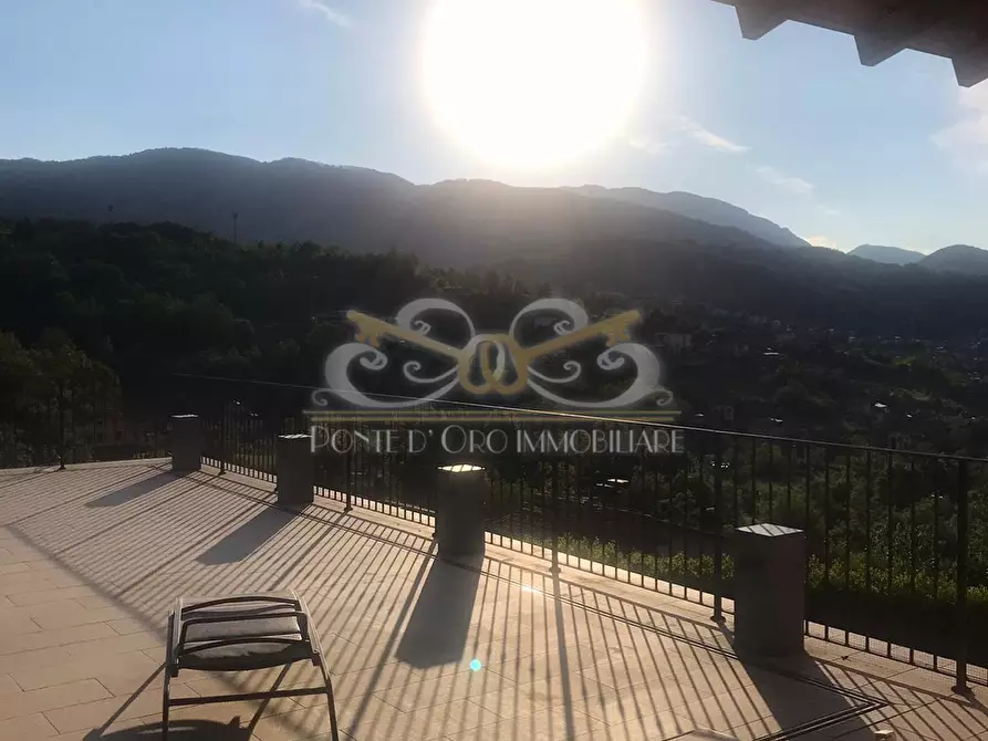 Immagine 23 di Villa in vendita  a Piazza Al Serchio