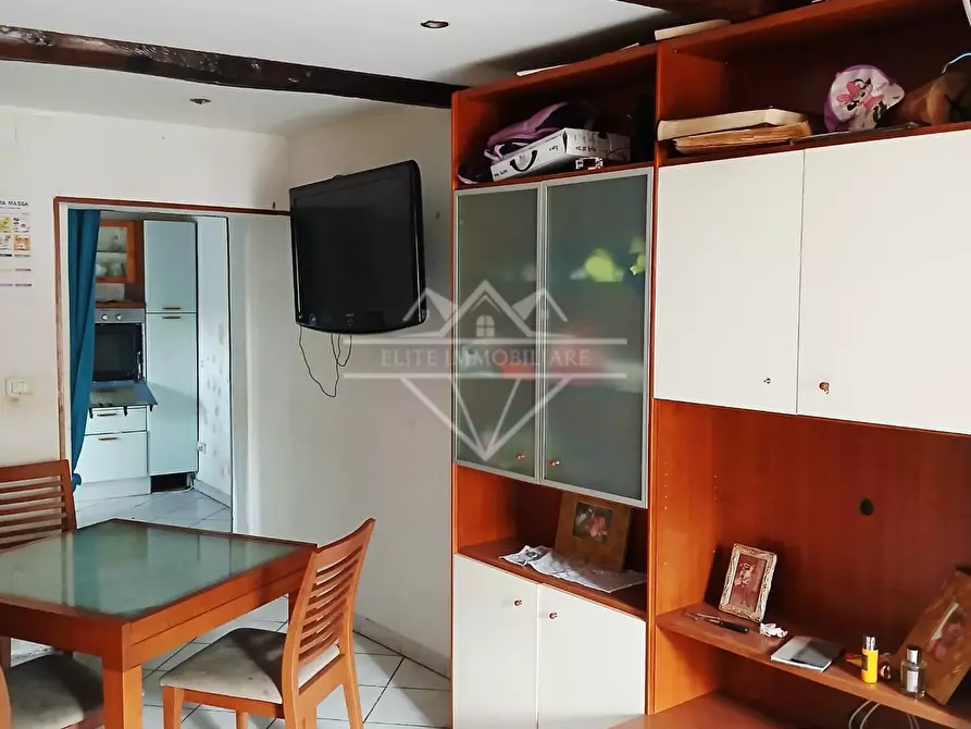 Immagine 11 di Appartamento in vendita  a Carrara