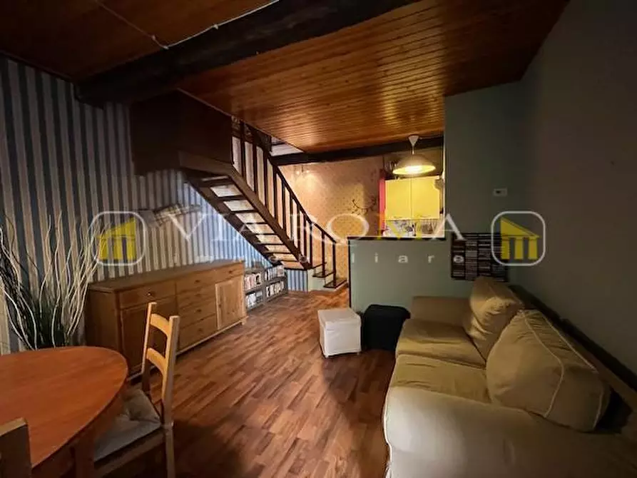 Immagine 17 di Appartamento in vendita  a Lucca