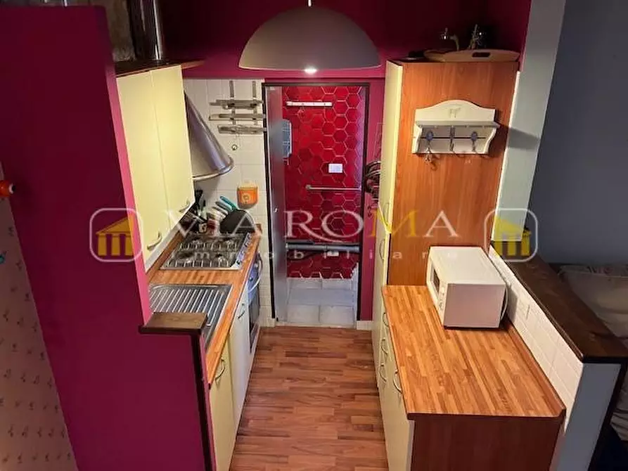 Immagine 11 di Appartamento in vendita  a Lucca