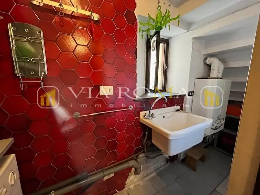 Immagine 15 di Appartamento in vendita  a Lucca