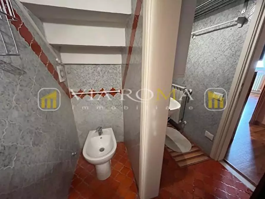 Immagine 10 di Appartamento in vendita  a Lucca