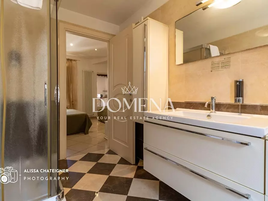 Immagine 12 di Appartamento in vendita  a Siena