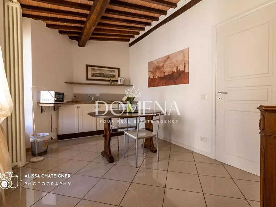 Immagine 5 di Appartamento in vendita  a Siena