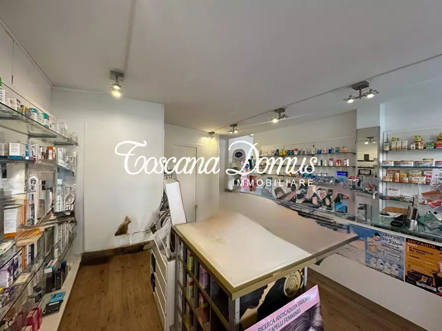 Immagine 5 di Negozio in vendita  a Siena