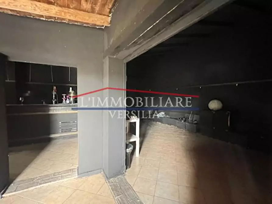 Immagine 6 di Laboratorio in vendita  a Massa