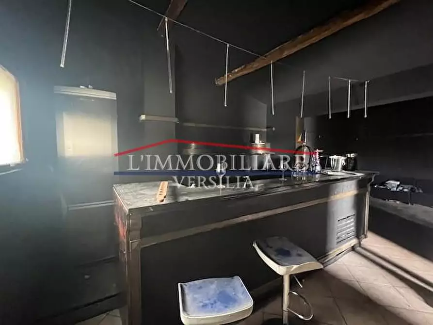 Immagine 10 di Laboratorio in vendita  a Massa