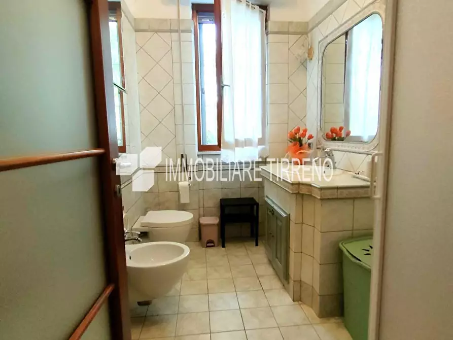 Immagine 11 di Appartamento in vendita  a Massa