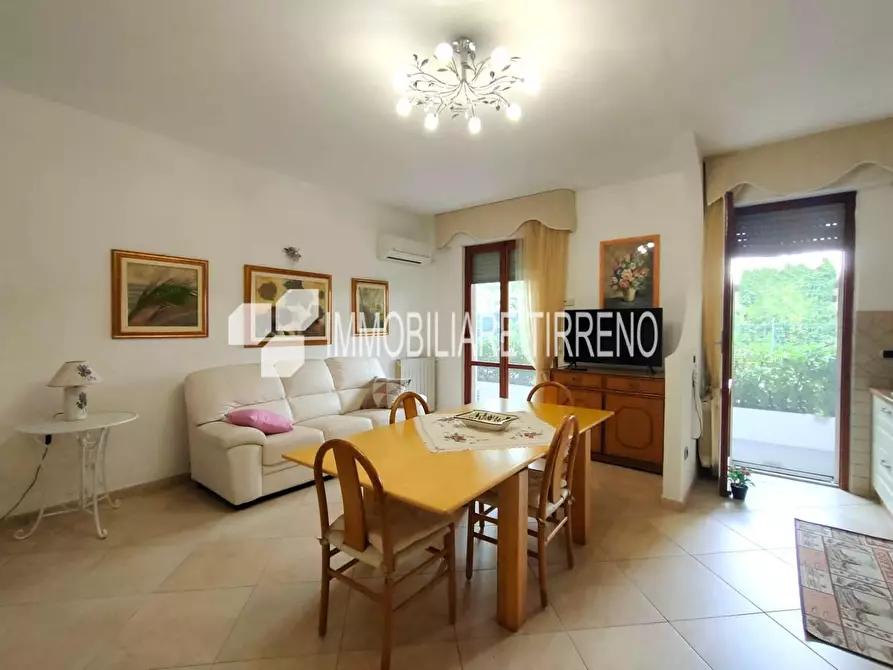 Immagine 2 di Appartamento in vendita  a Massa