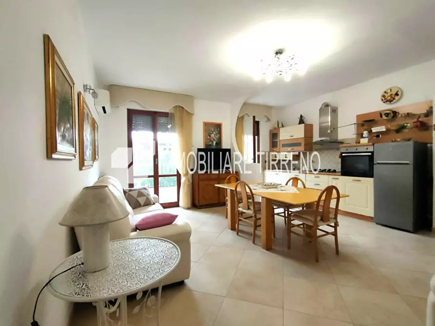 Immagine 1 di Appartamento in vendita  a Massa