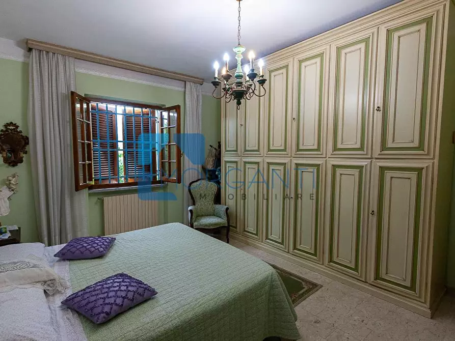 Immagine 15 di Villa in vendita  a Seravezza