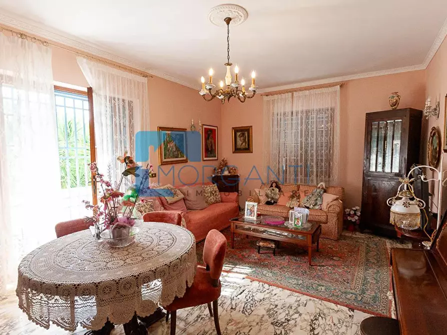 Immagine 13 di Villa in vendita  a Seravezza