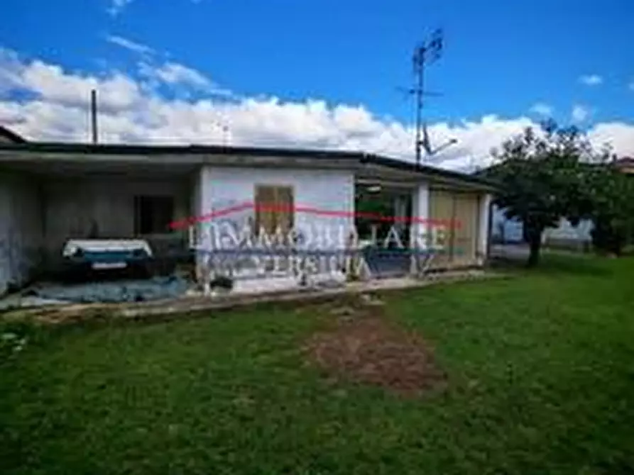 Immagine 40 di Casa indipendente in vendita  a Massa