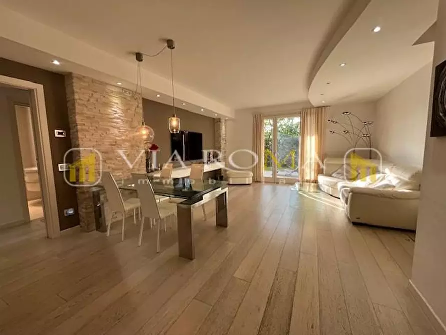 Immagine 5 di Appartamento in vendita  a Lucca