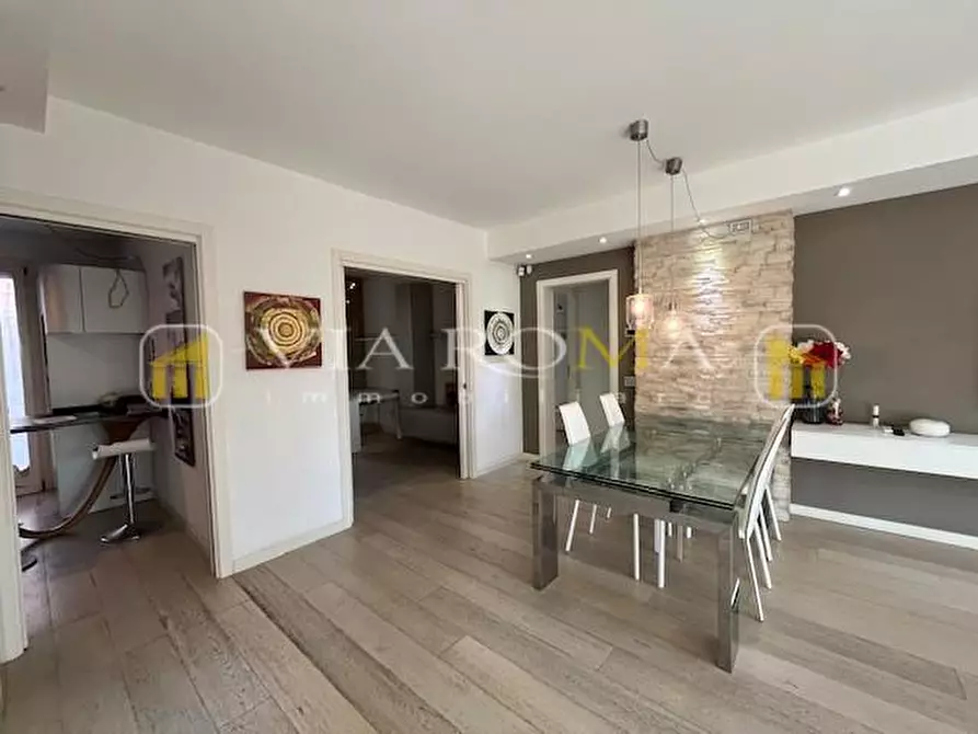 Immagine 2 di Appartamento in vendita  a Lucca