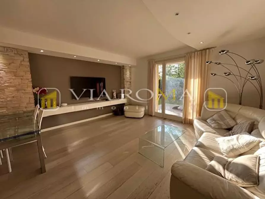 Immagine 1 di Appartamento in vendita  a Lucca