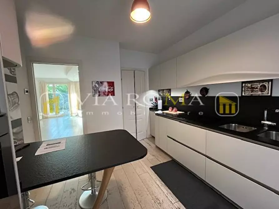 Immagine 4 di Appartamento in vendita  a Lucca