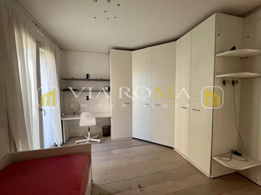 Immagine 10 di Appartamento in vendita  a Lucca