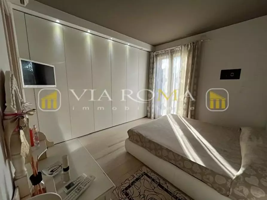 Immagine 14 di Appartamento in vendita  a Lucca