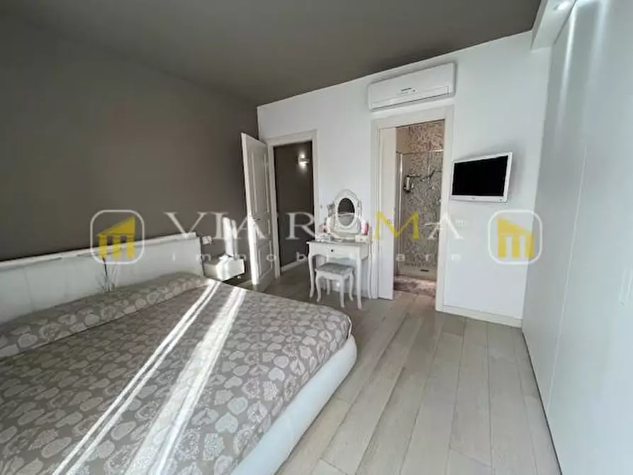 Immagine 16 di Appartamento in vendita  a Lucca