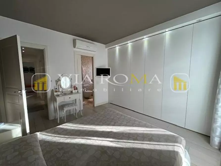 Immagine 15 di Appartamento in vendita  a Lucca