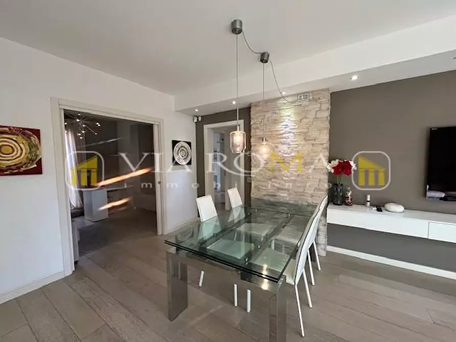 Immagine 8 di Appartamento in vendita  a Lucca