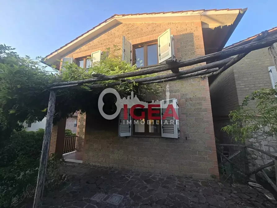 Immagine 2 di Villa in vendita  a Monteroni D'arbia