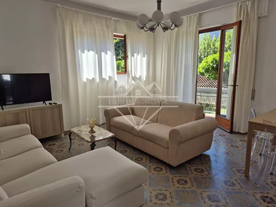 Immagine 1 di Appartamento in affitto  a Carrara