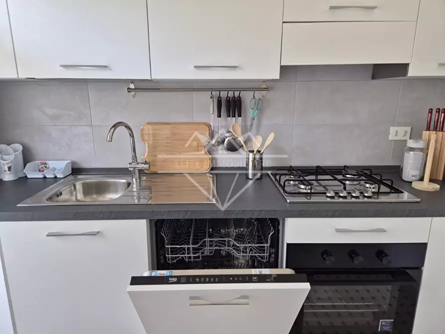 Immagine 2 di Appartamento in affitto  a Carrara