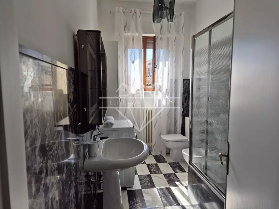 Immagine 2 di Appartamento in affitto  a Carrara