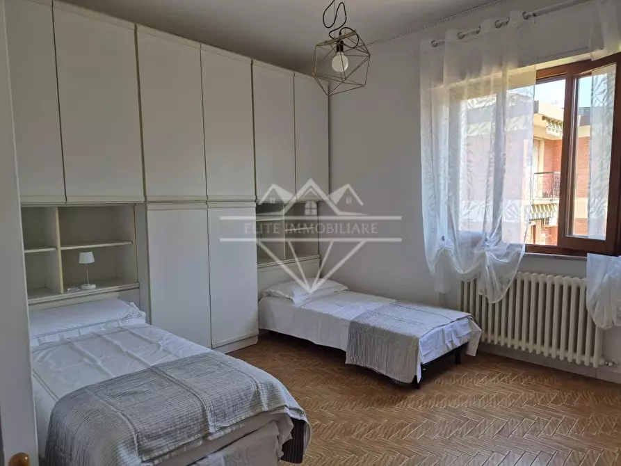 Immagine 8 di Appartamento in affitto  a Carrara