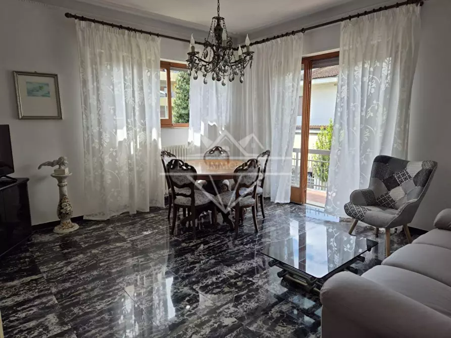 Immagine 1 di Appartamento in affitto  a Carrara