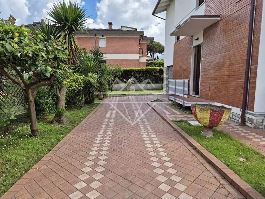 Immagine 13 di Appartamento in affitto  a Carrara