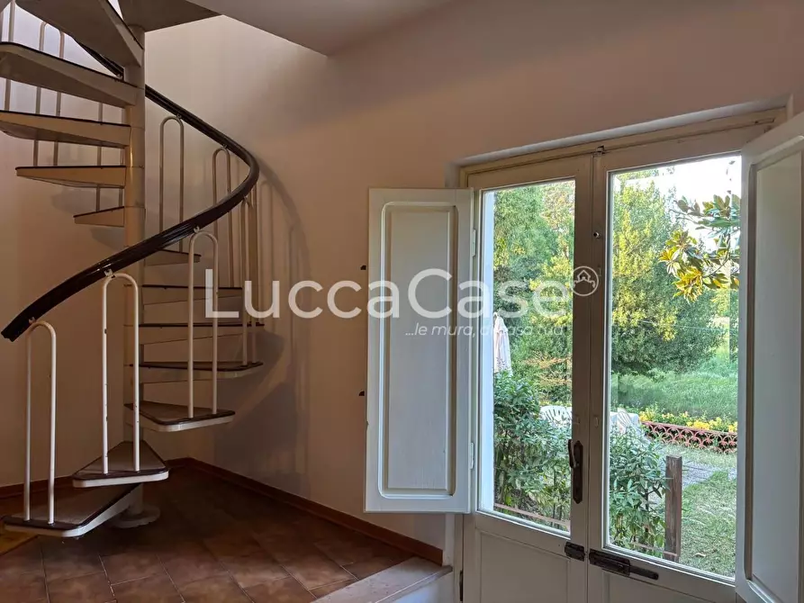 Immagine 34 di Appartamento in vendita  a Lucca