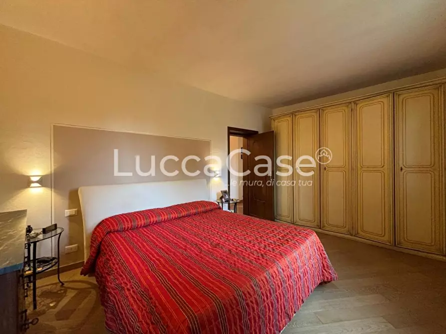 Immagine 23 di Appartamento in vendita  a Lucca