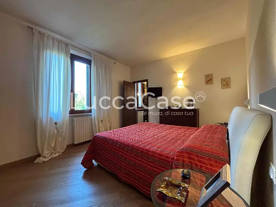 Immagine 21 di Appartamento in vendita  a Lucca