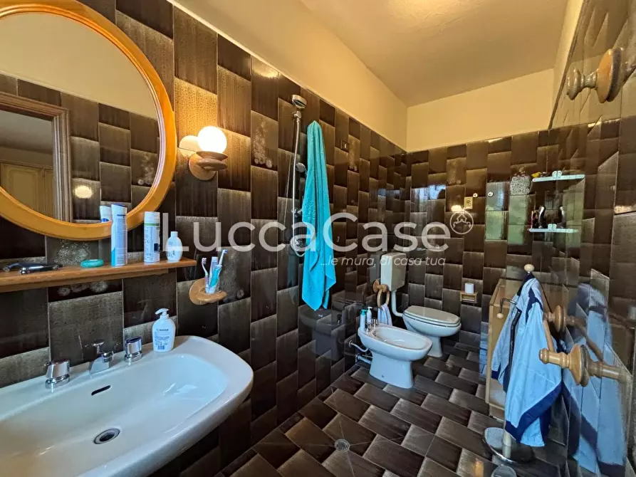 Immagine 26 di Appartamento in vendita  a Lucca