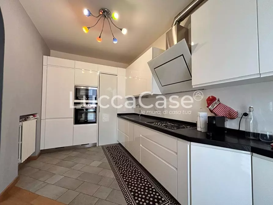 Immagine 14 di Appartamento in vendita  a Lucca